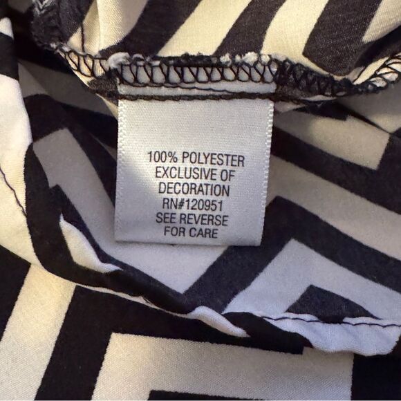 Candie’s Woman’s Cut Out‎ Back Chevron Sheath Dress Size Large with Pockets! - Picture 10 of 12